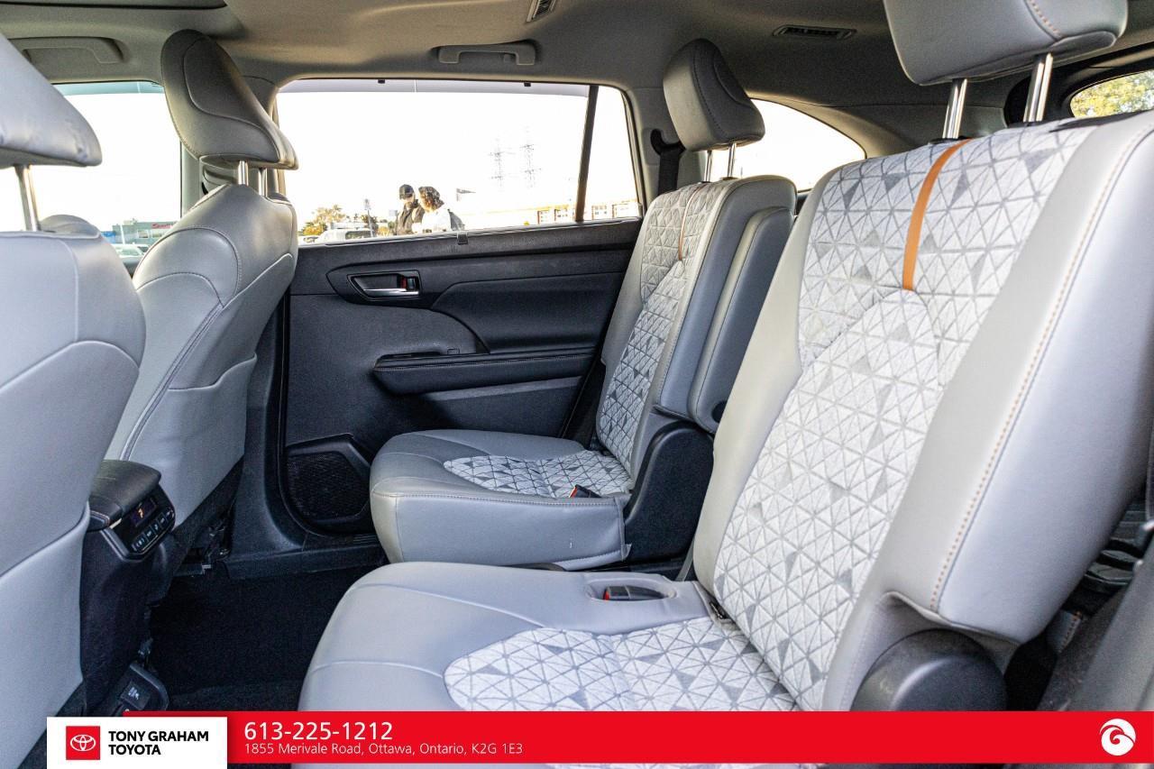2022 Toyota Highlander HYBRID XLE Photo