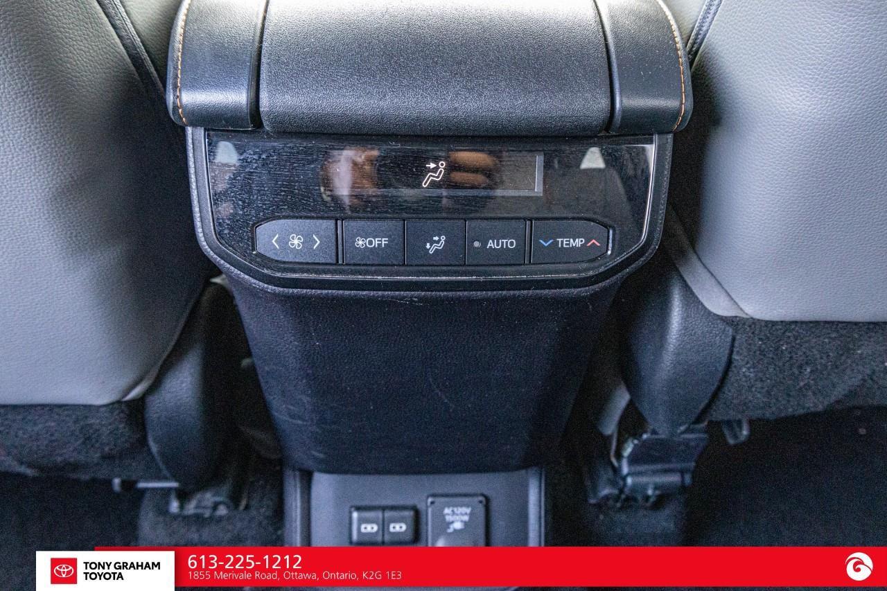 2022 Toyota Highlander HYBRID XLE Photo