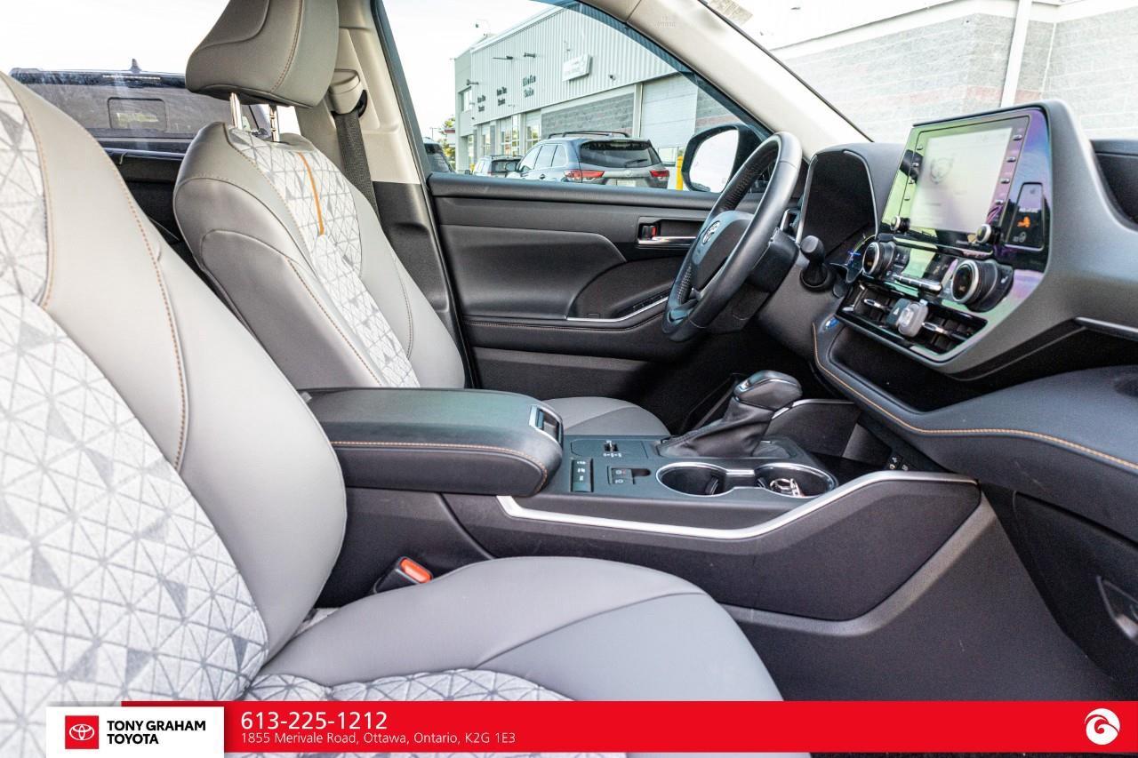 2022 Toyota Highlander HYBRID XLE Photo