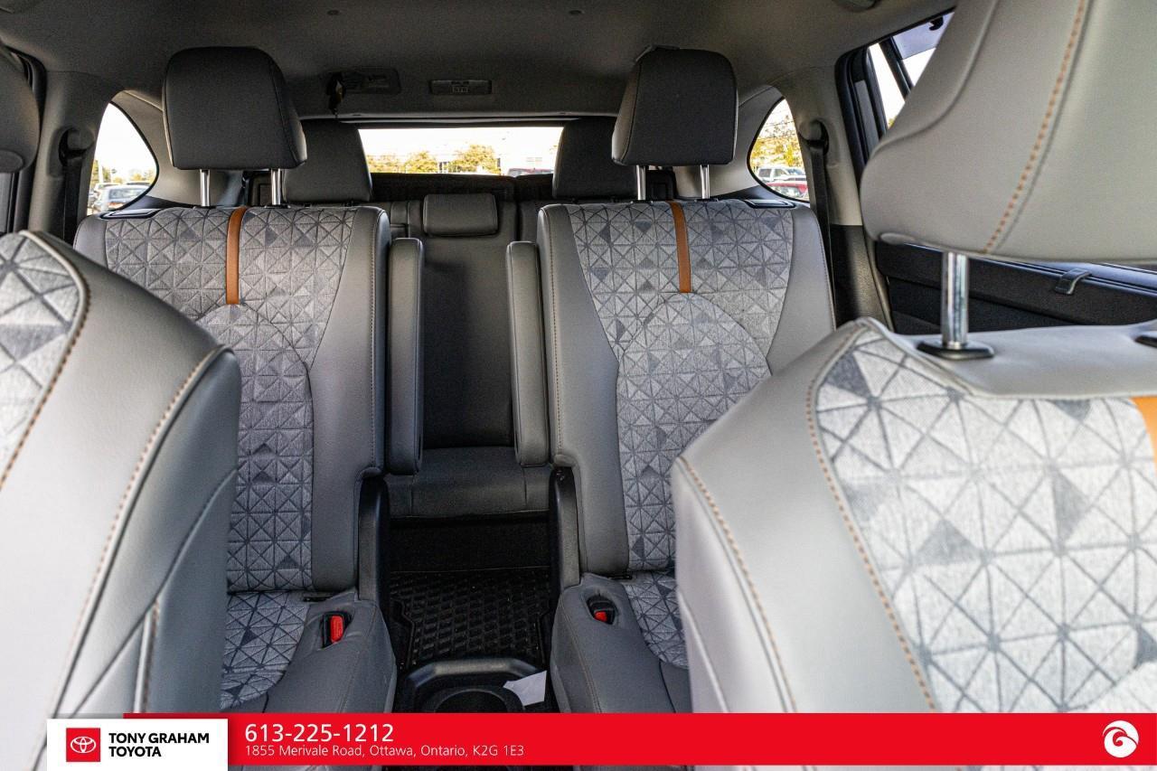 2022 Toyota Highlander HYBRID XLE Photo