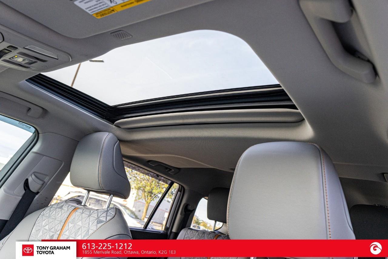 2022 Toyota Highlander HYBRID XLE Photo