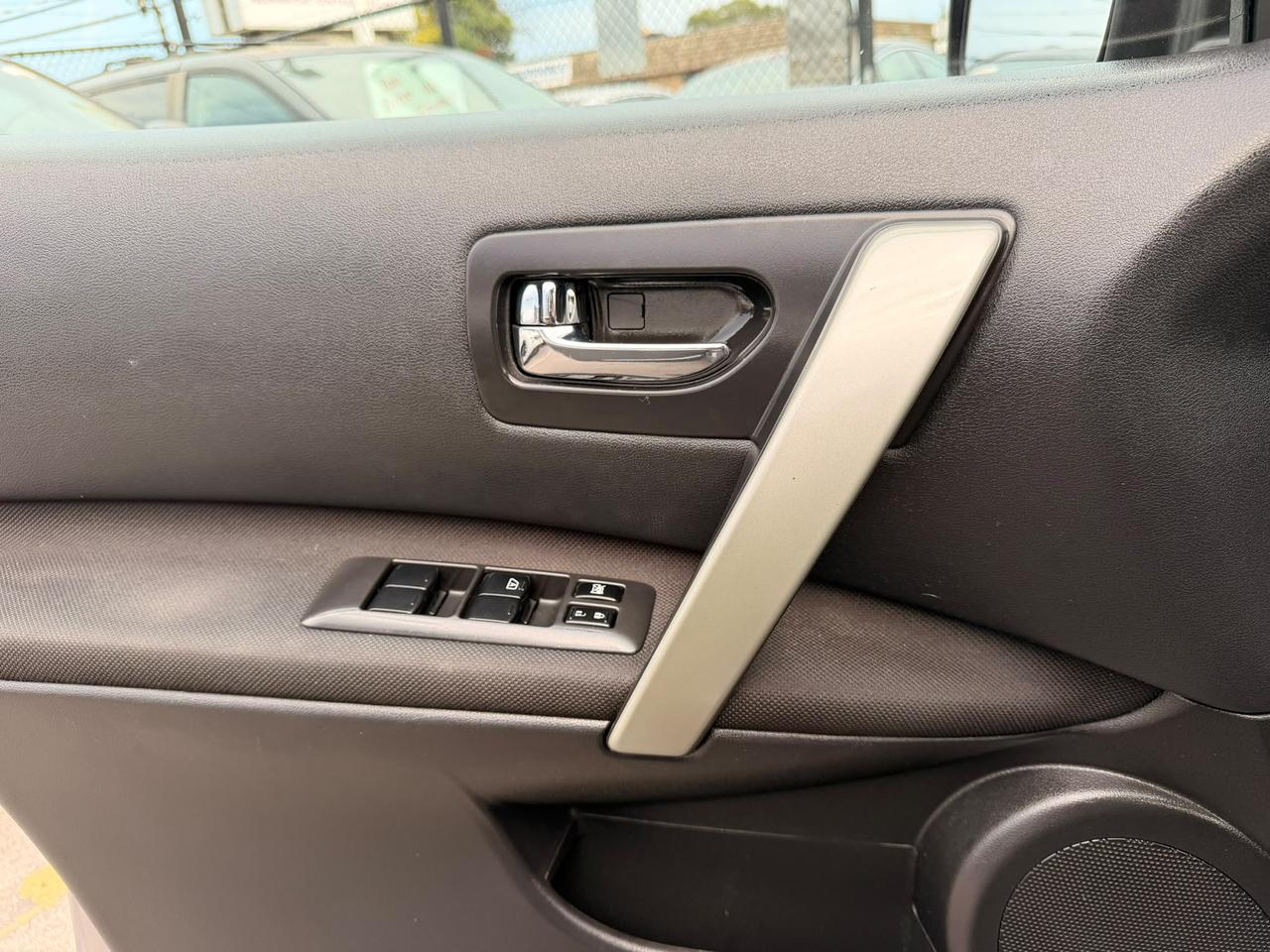 2013 Nissan Rogue SV Photo