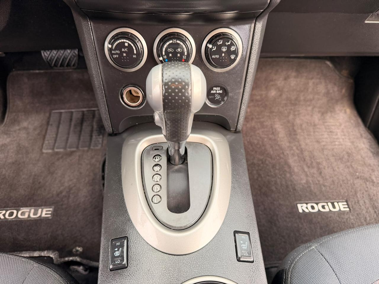 2013 Nissan Rogue SV Photo