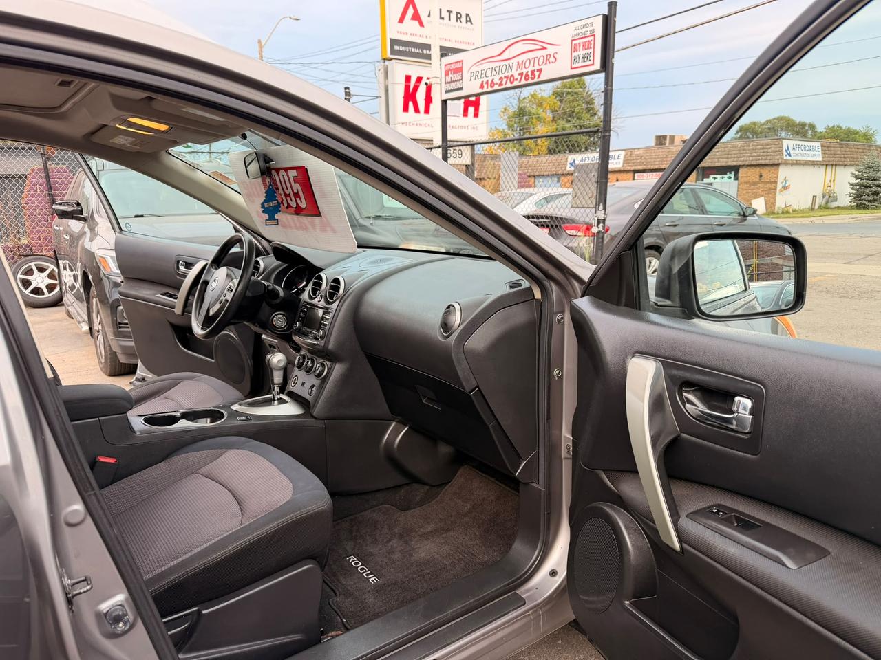 2013 Nissan Rogue SV Photo