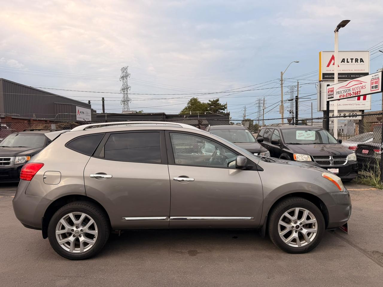 2013 Nissan Rogue SV Photo