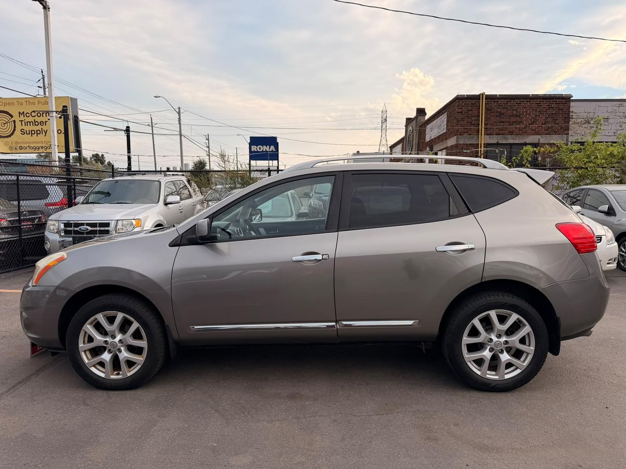 2013 Nissan Rogue SV Photo5