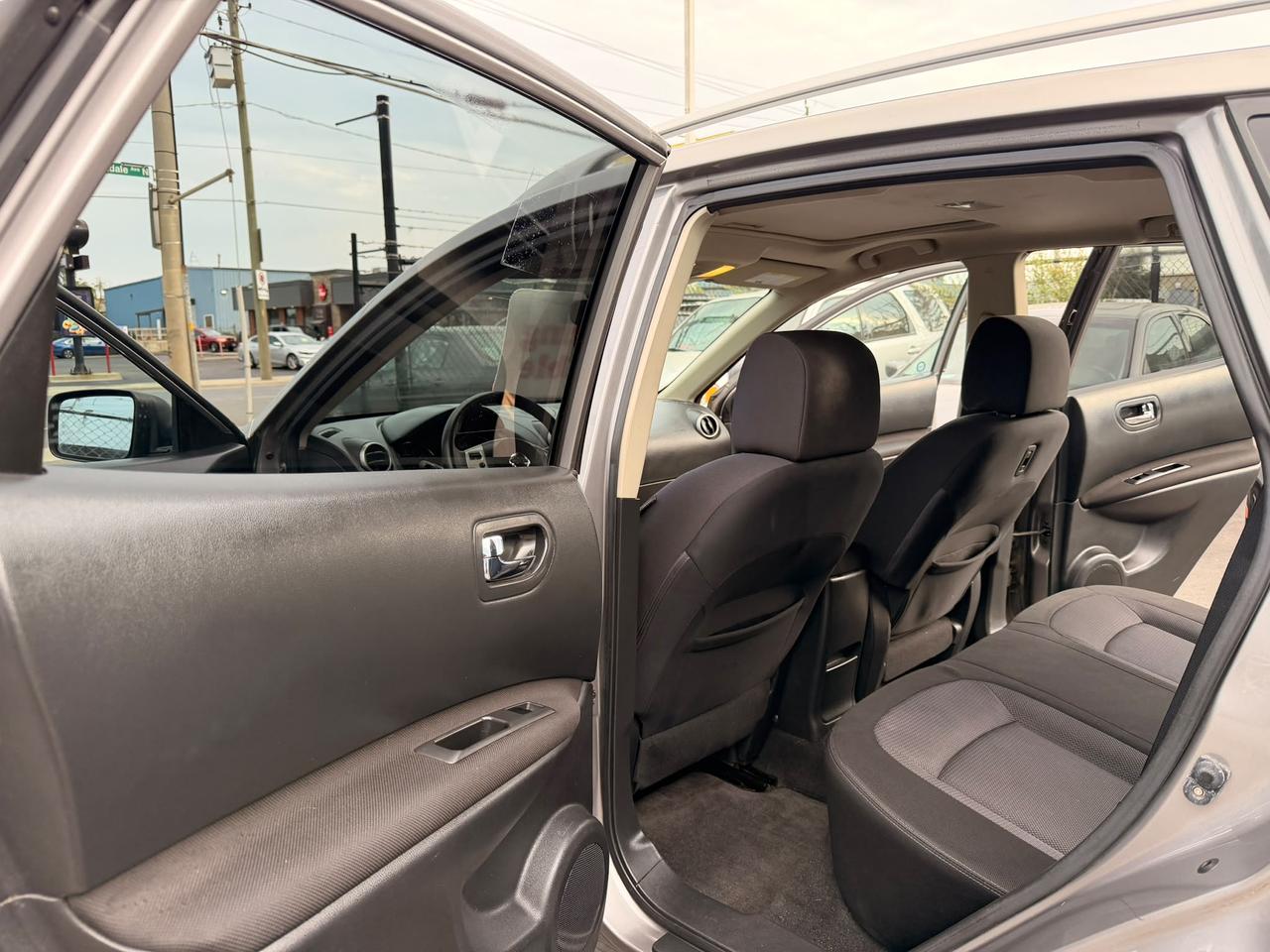 2013 Nissan Rogue SV Photo