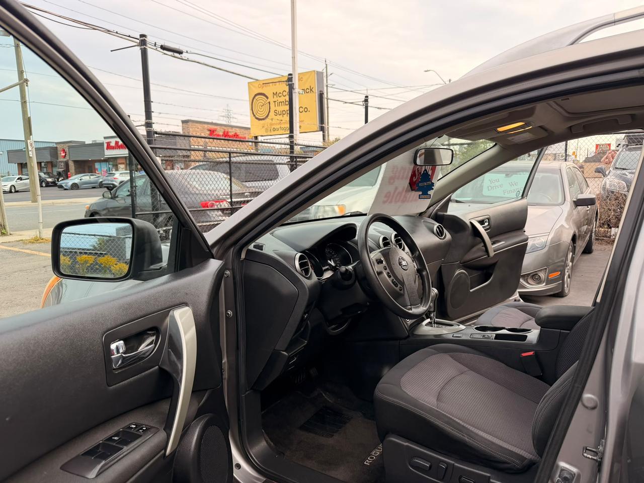 2013 Nissan Rogue SV Photo