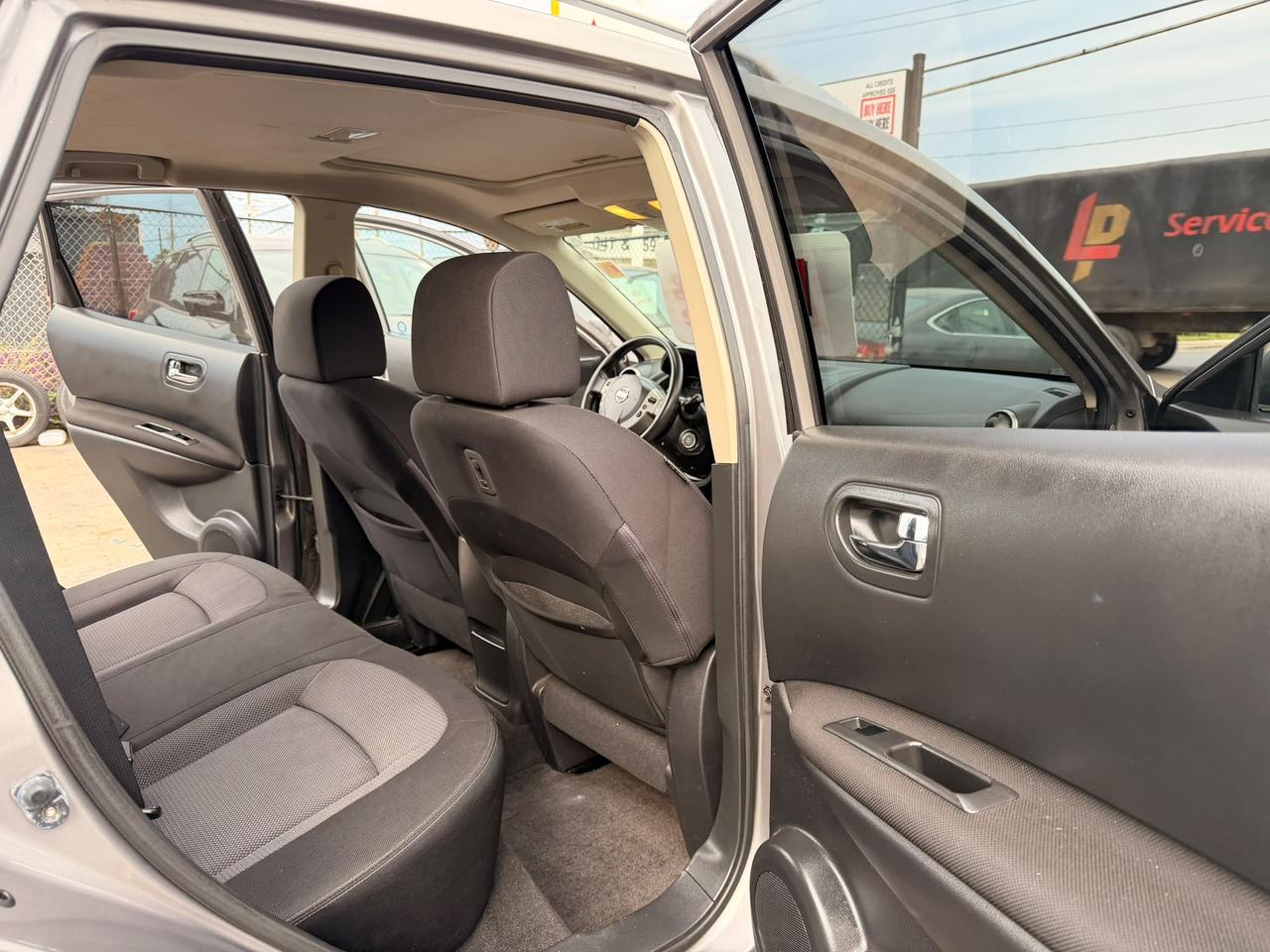 2013 Nissan Rogue SV Photo