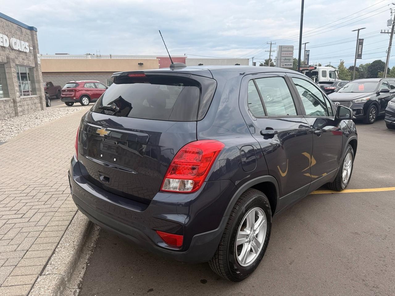 2019 Chevrolet Trax LS Photo2