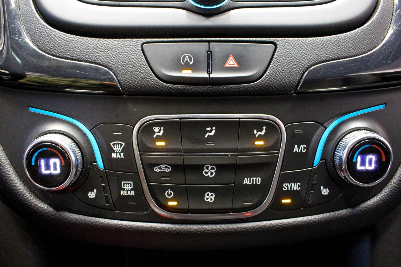 2022 Chevrolet Equinox RS HEATED SEATS - LEATHERETTE SEATS - POWER LIFTGATE Photo