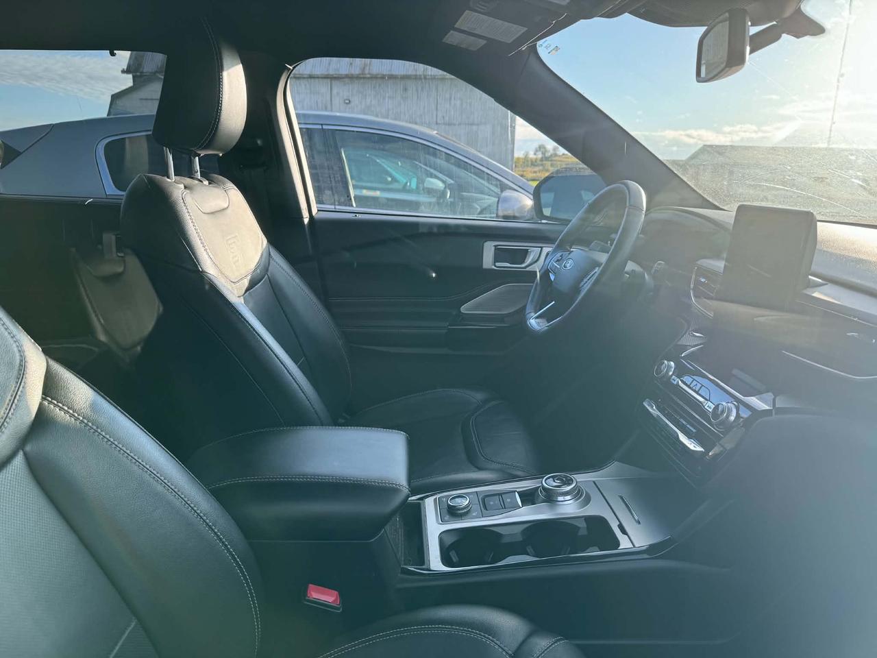 2022 Ford Explorer ST Photo5