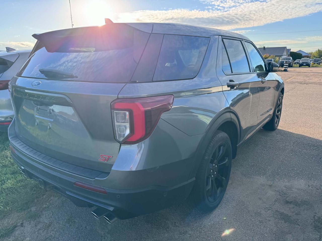 2022 Ford Explorer ST Photo5