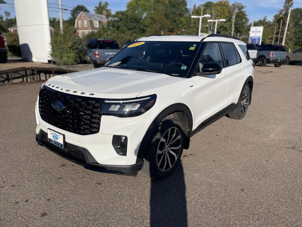2025 Ford Explorer ST-Line Photo2