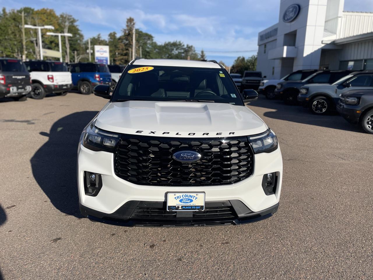 2025 Ford Explorer ST-Line Photo1