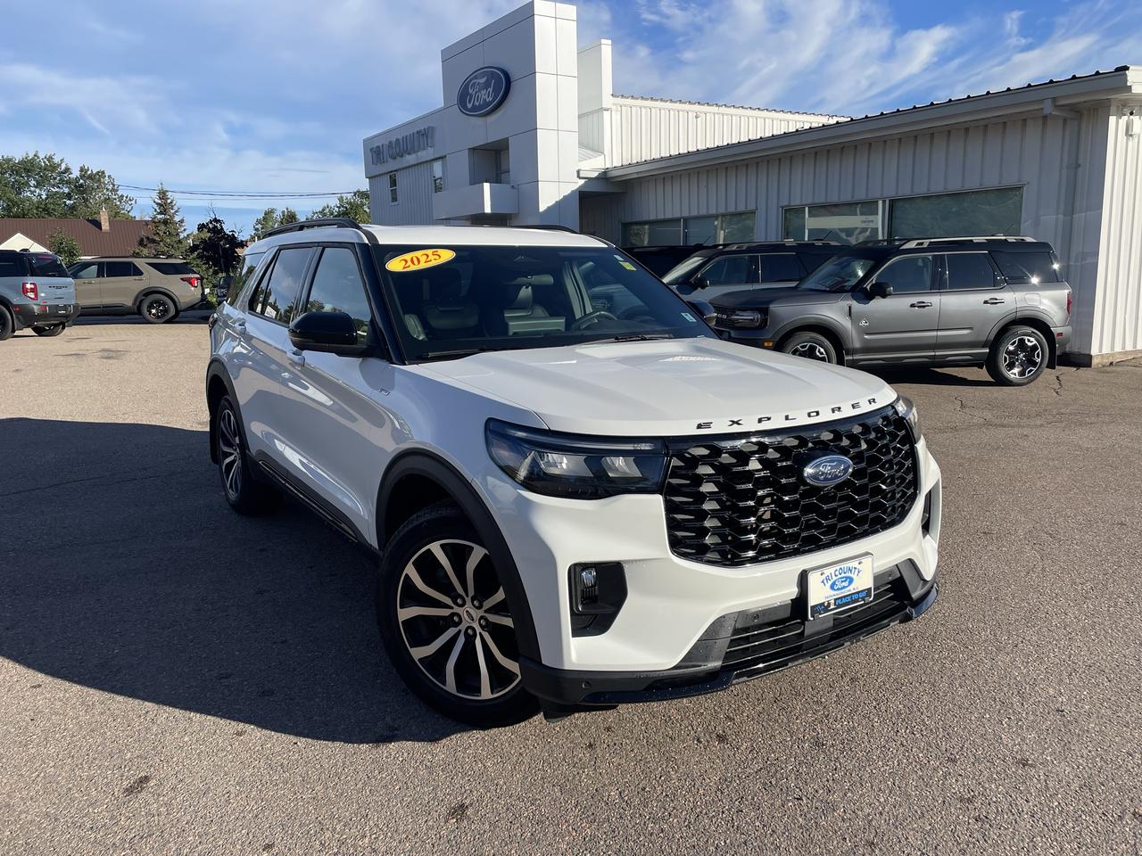 2025 Ford Explorer ST-Line Photo0