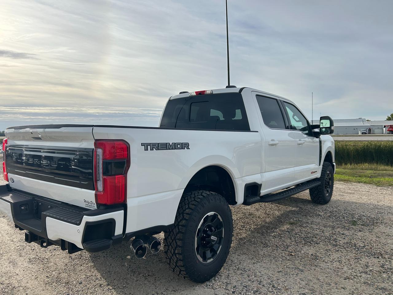 2027 Ford F-250 Super Duty SRW PLATINUM 4WD Crew Cab 6.75' Box 703A Photo3
