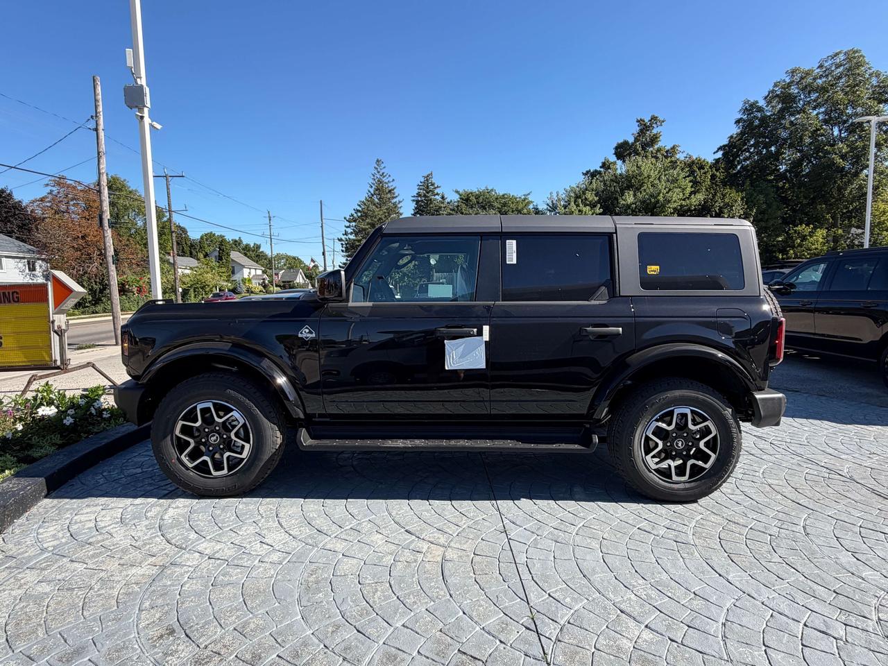 2026 Ford Bronco OUTER BANKS 4 Door 4x4 312A Photo1