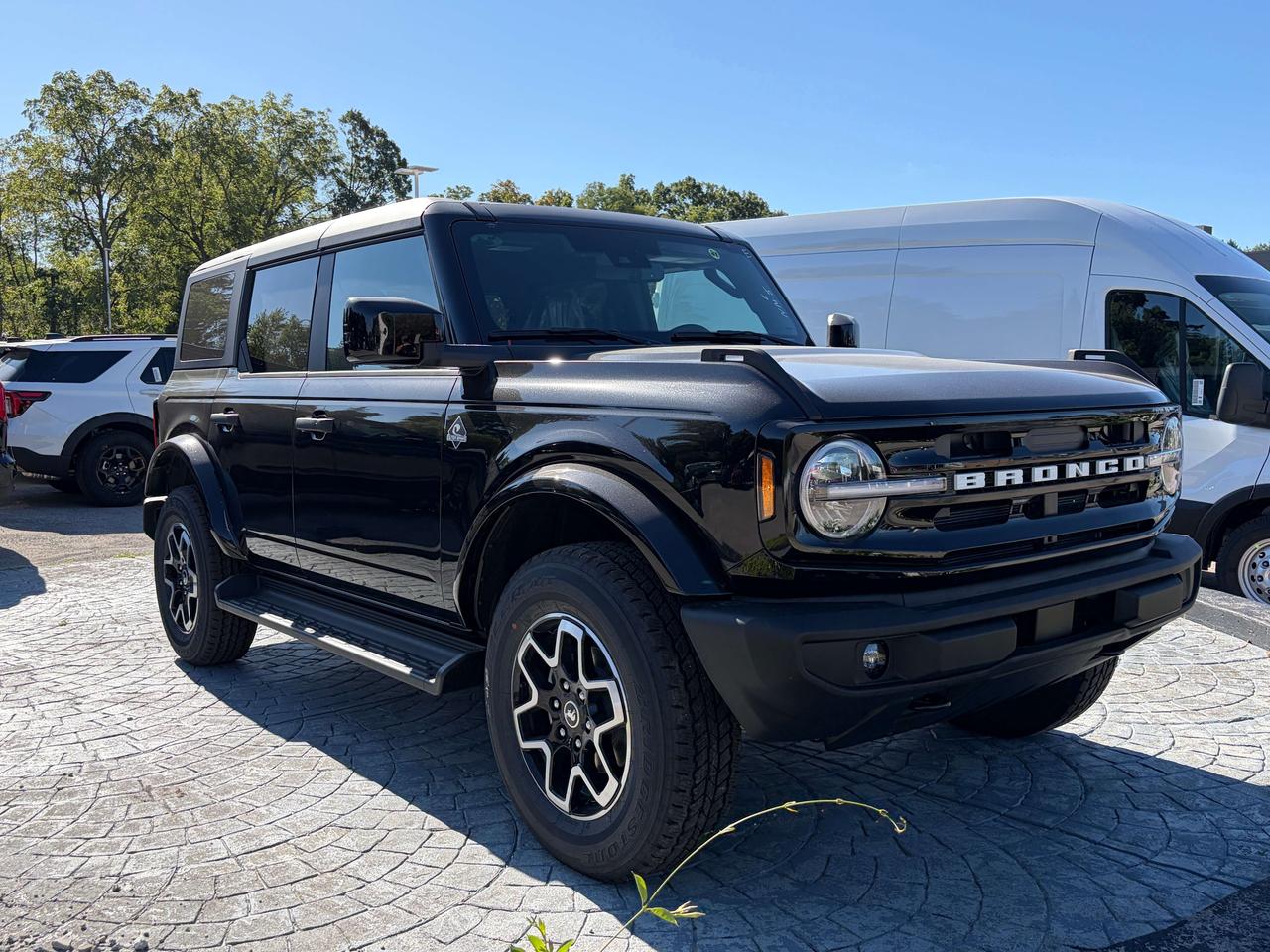 2026 Ford Bronco OUTER BANKS 4 Door 4x4 312A Photo4