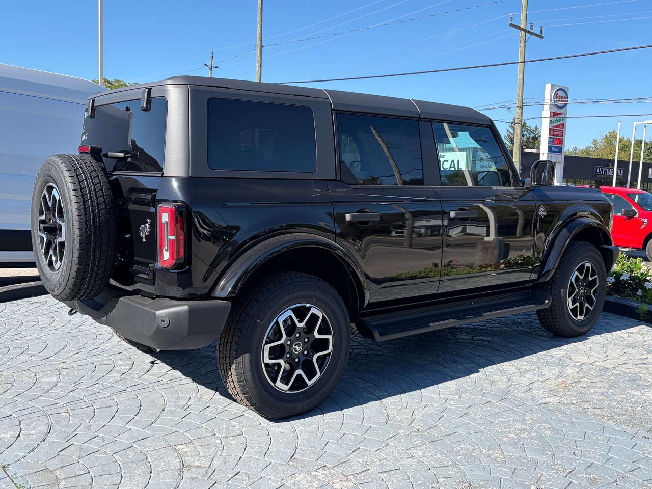2026 Ford Bronco OUTER BANKS 4 Door 4x4 312A Photo3