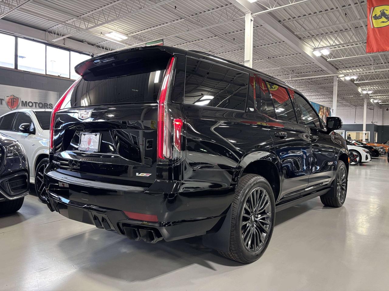 2024 Cadillac Escalade V-Series|AWD|NO LUX TAX|682HP|V8SUPERCHARGED|LT4|+ Photo