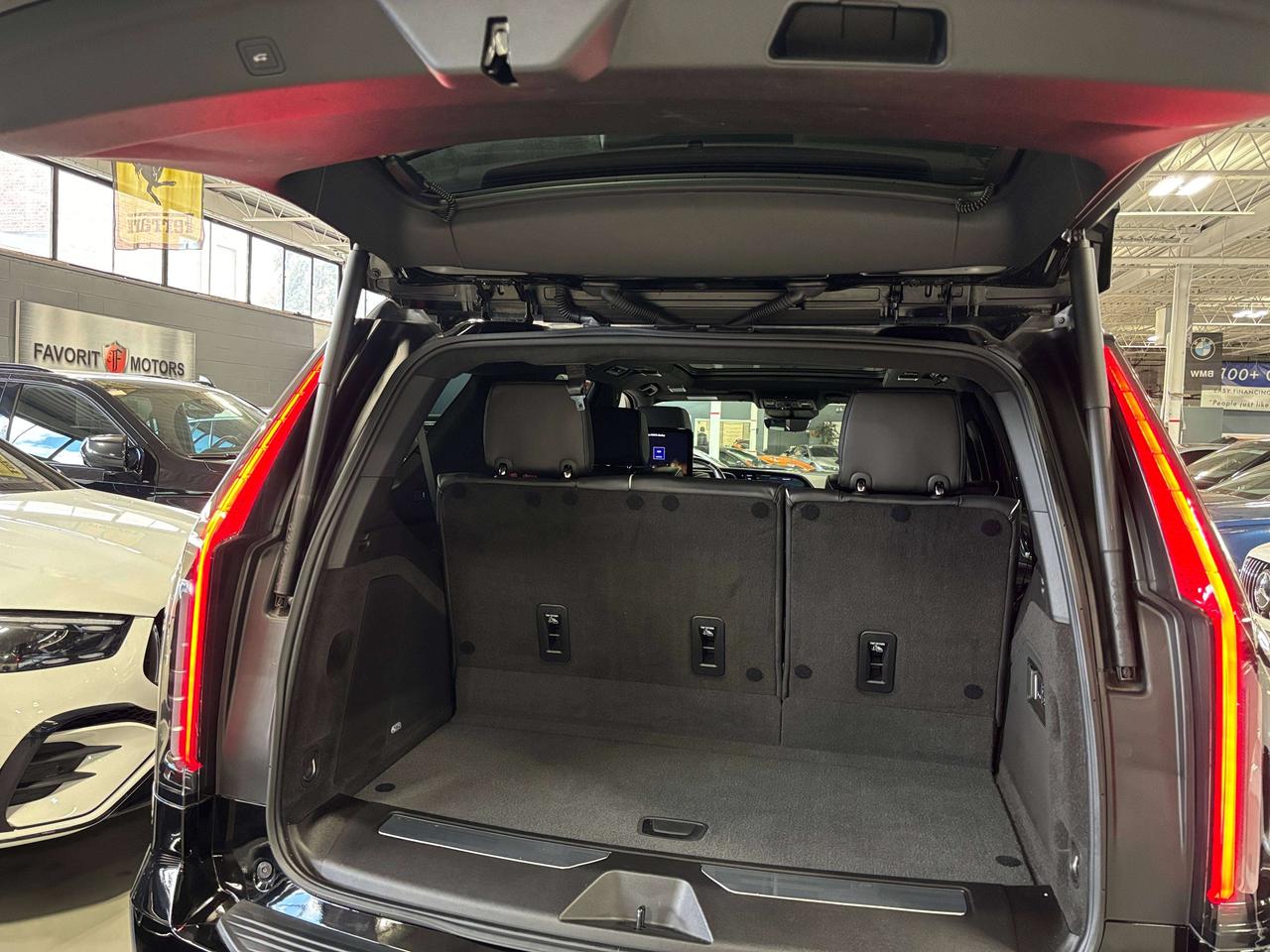 2024 Cadillac Escalade V-Series|AWD|NO LUX TAX|682HP|V8SUPERCHARGED|LT4|+ Photo