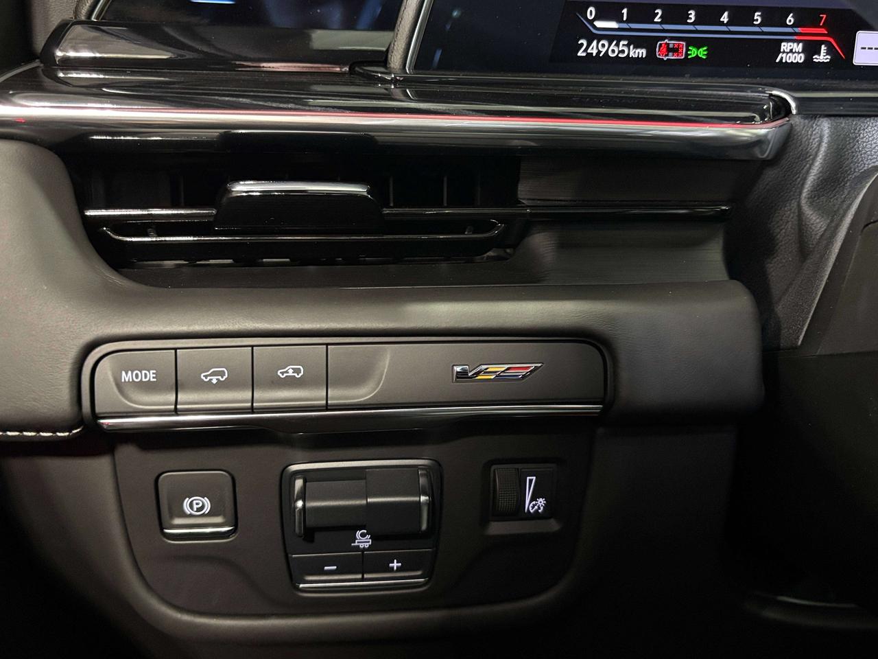 2024 Cadillac Escalade V-Series|AWD|NO LUX TAX|682HP|V8SUPERCHARGED|LT4|+ Photo