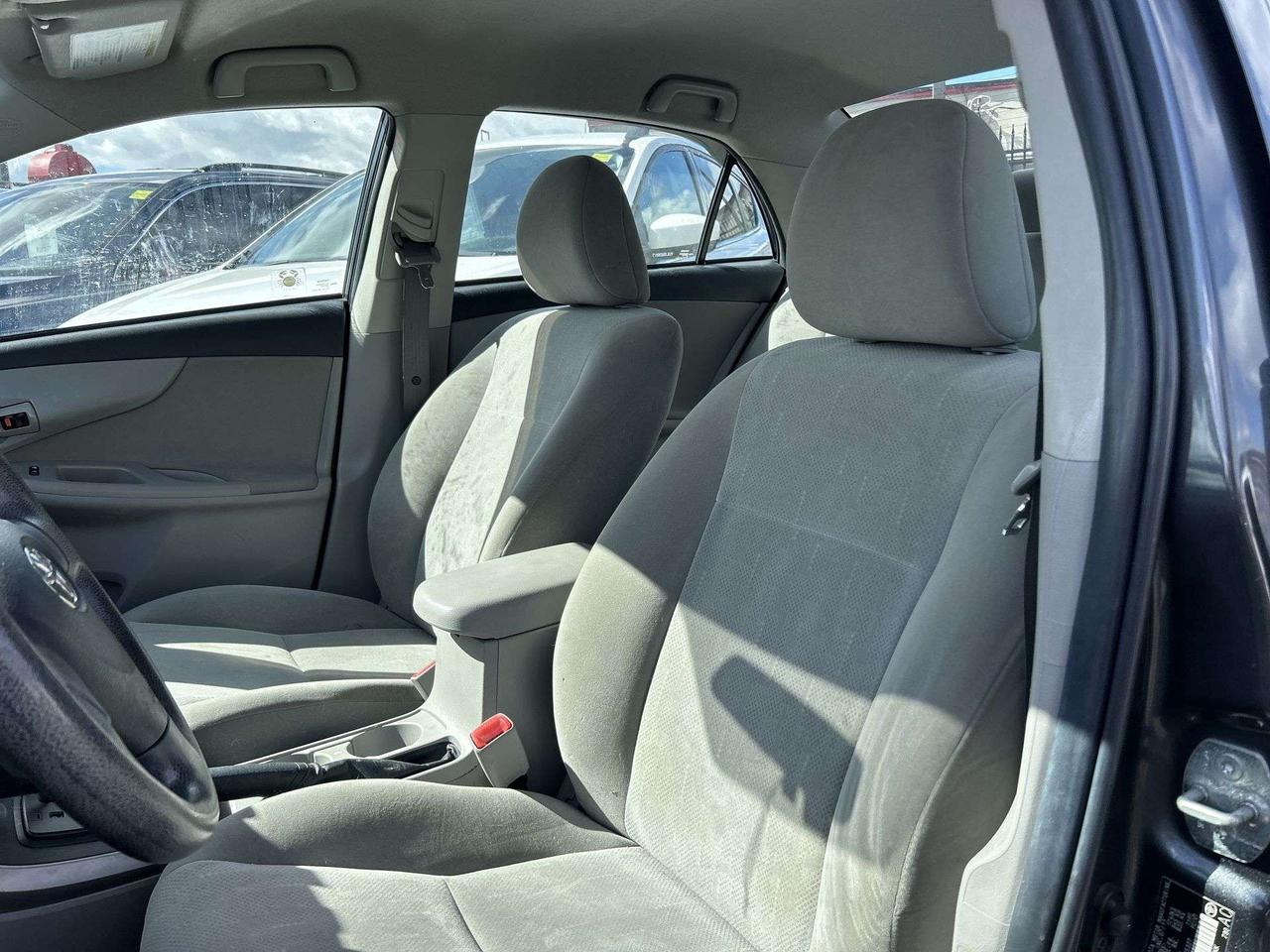2011 Toyota Corolla AUTOMATIC |KEYLESS ENTRY | CD PLAYER | PWR MIRRORS Photo