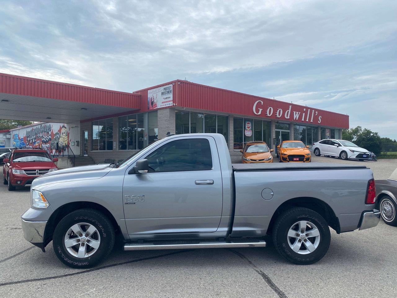 2021 RAM 1500 SLT, 4X4, 6FT BOX, REMOTE START, BACK UP CAMERA! Photo