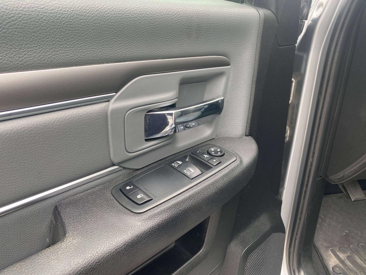 2021 RAM 1500 SLT, 4X4, 6FT BOX, REMOTE START, BACK UP CAMERA! Photo