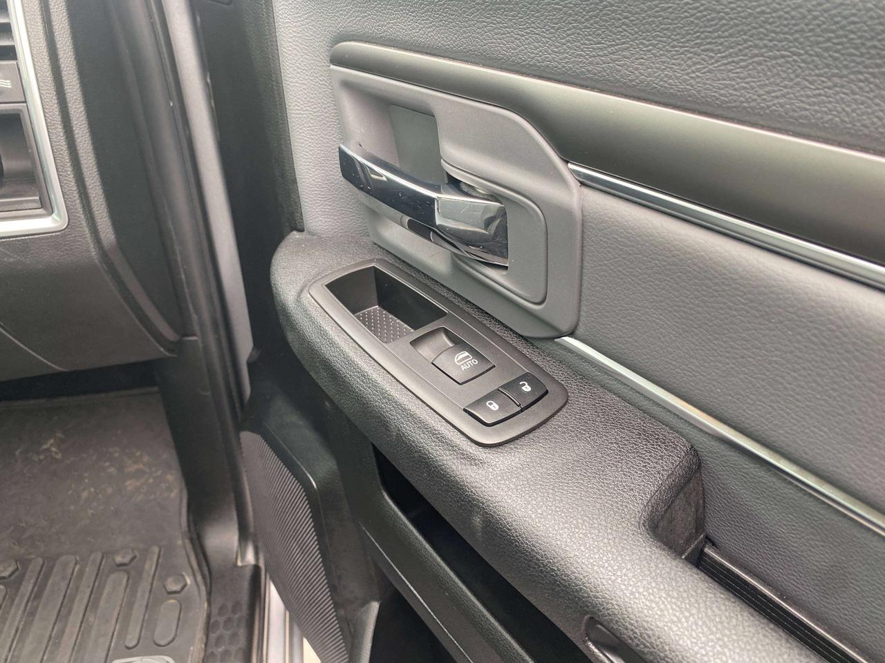 2021 RAM 1500 SLT, 4X4, 6FT BOX, REMOTE START, BACK UP CAMERA! Photo