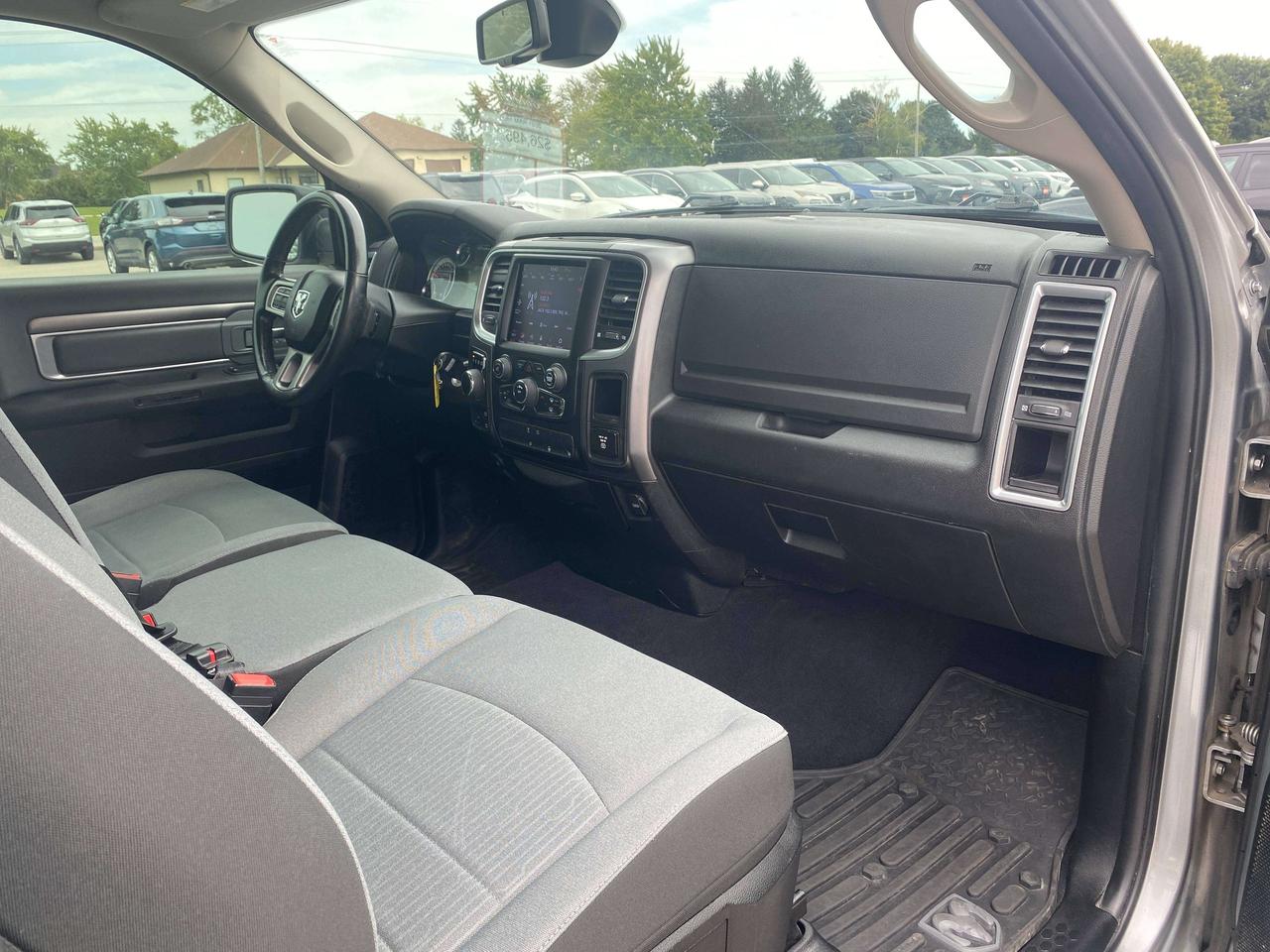 2021 RAM 1500 SLT, 4X4, 6FT BOX, REMOTE START, BACK UP CAMERA! Photo