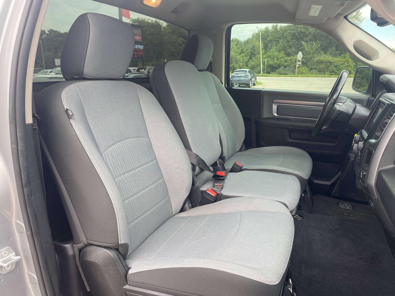 2021 RAM 1500 SLT, 4X4, 6FT BOX, REMOTE START, BACK UP CAMERA! Photo