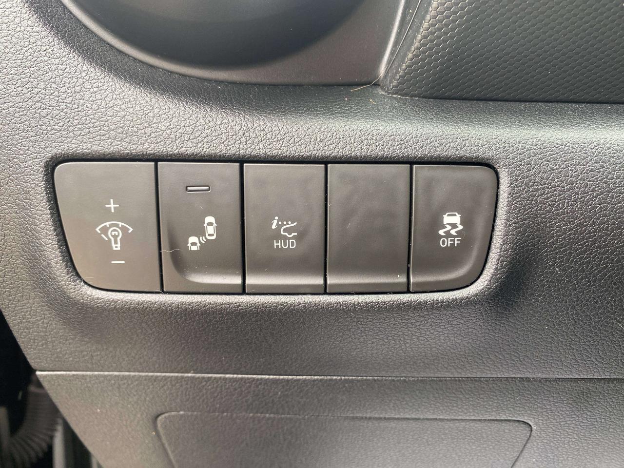 2018 Hyundai KONA TREND, 1.6T, CLEAN CARFAX, AWD, HEATED SEATS! Photo