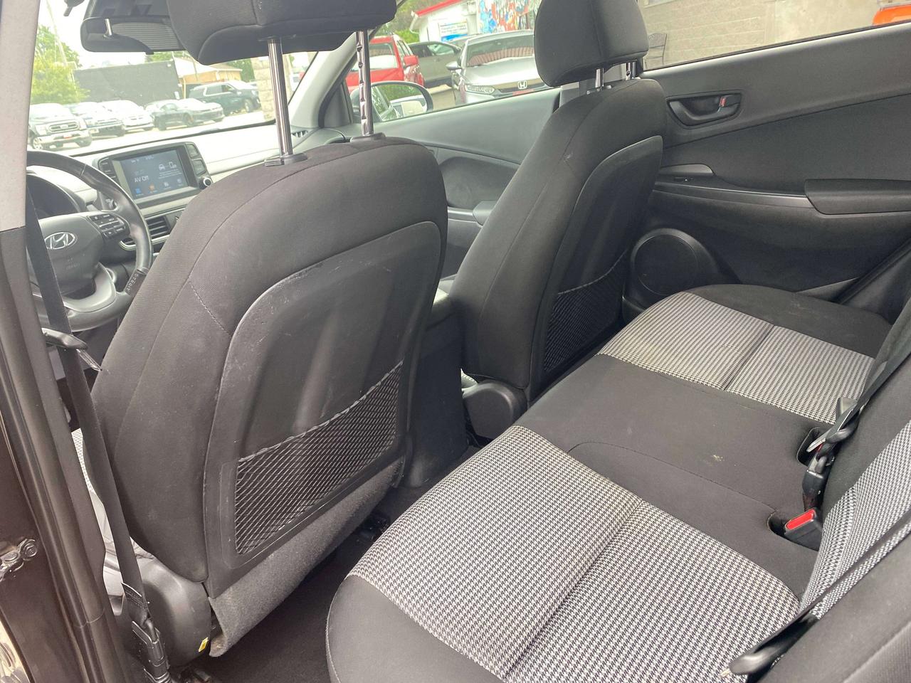 2018 Hyundai KONA TREND, 1.6T, CLEAN CARFAX, AWD, HEATED SEATS! Photo