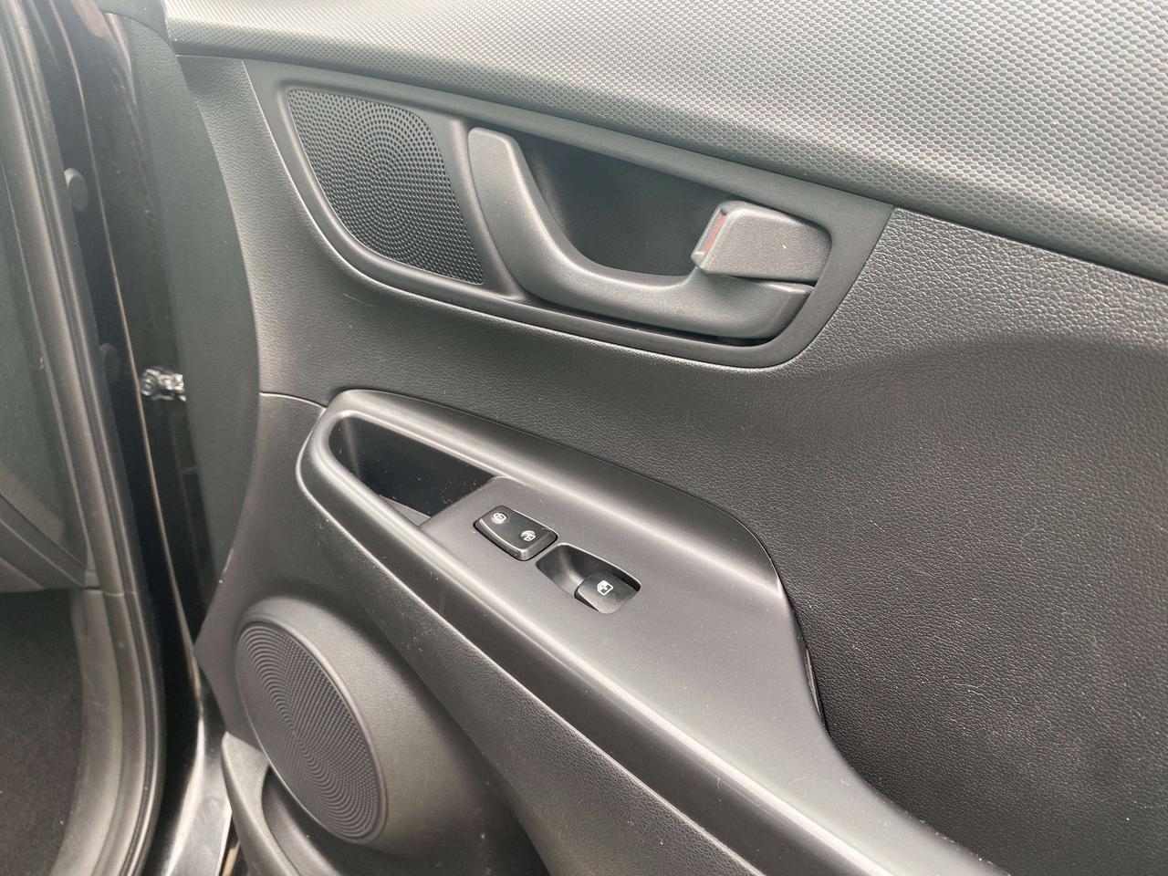 2018 Hyundai KONA TREND, 1.6T, CLEAN CARFAX, AWD, HEATED SEATS! - Photo #24