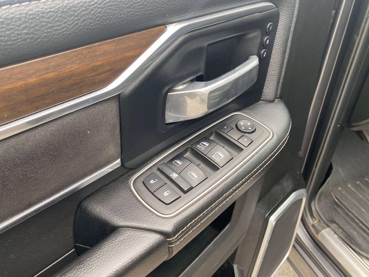 2022 RAM 2500 LARAMIE, CLEAN CARFAX, REMOTE START, LEATHER! Photo