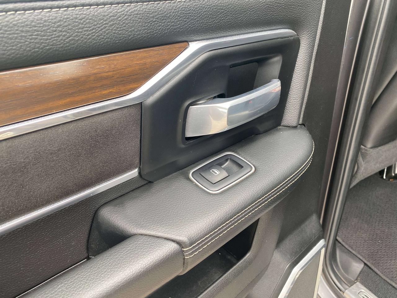 2022 RAM 2500 LARAMIE, CLEAN CARFAX, REMOTE START, LEATHER! Photo