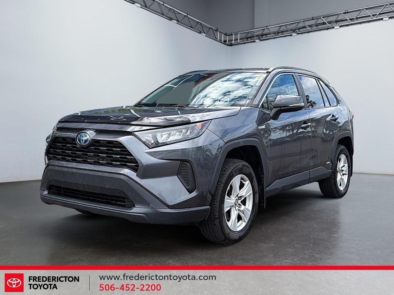 2021 Toyota RAV4 Hybrid LE Photo0