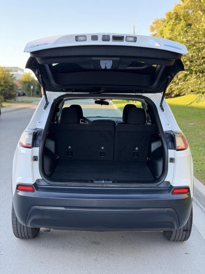 2019 Jeep Cherokee Latitude 4WD Photo