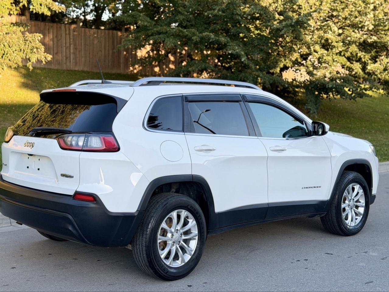 2019 Jeep Cherokee Latitude 4WD Photo