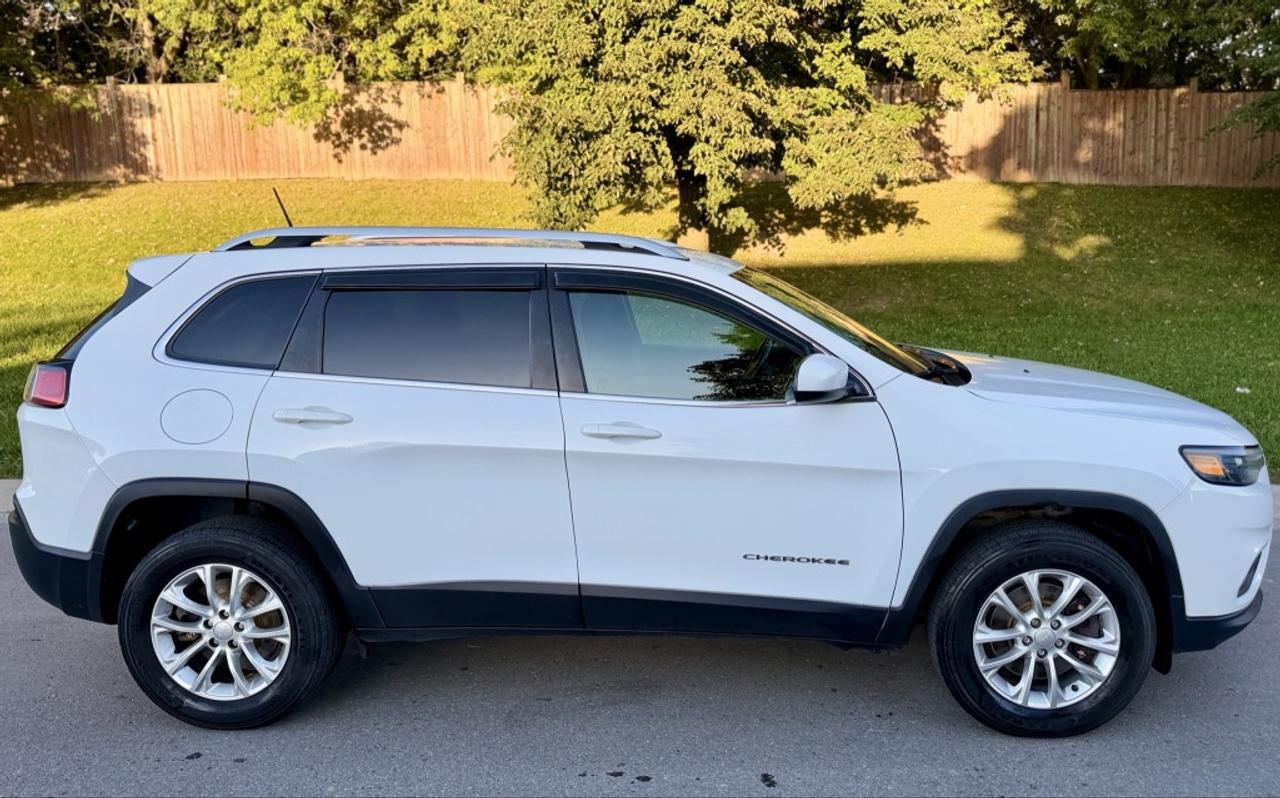 2019 Jeep Cherokee Latitude 4WD Photo
