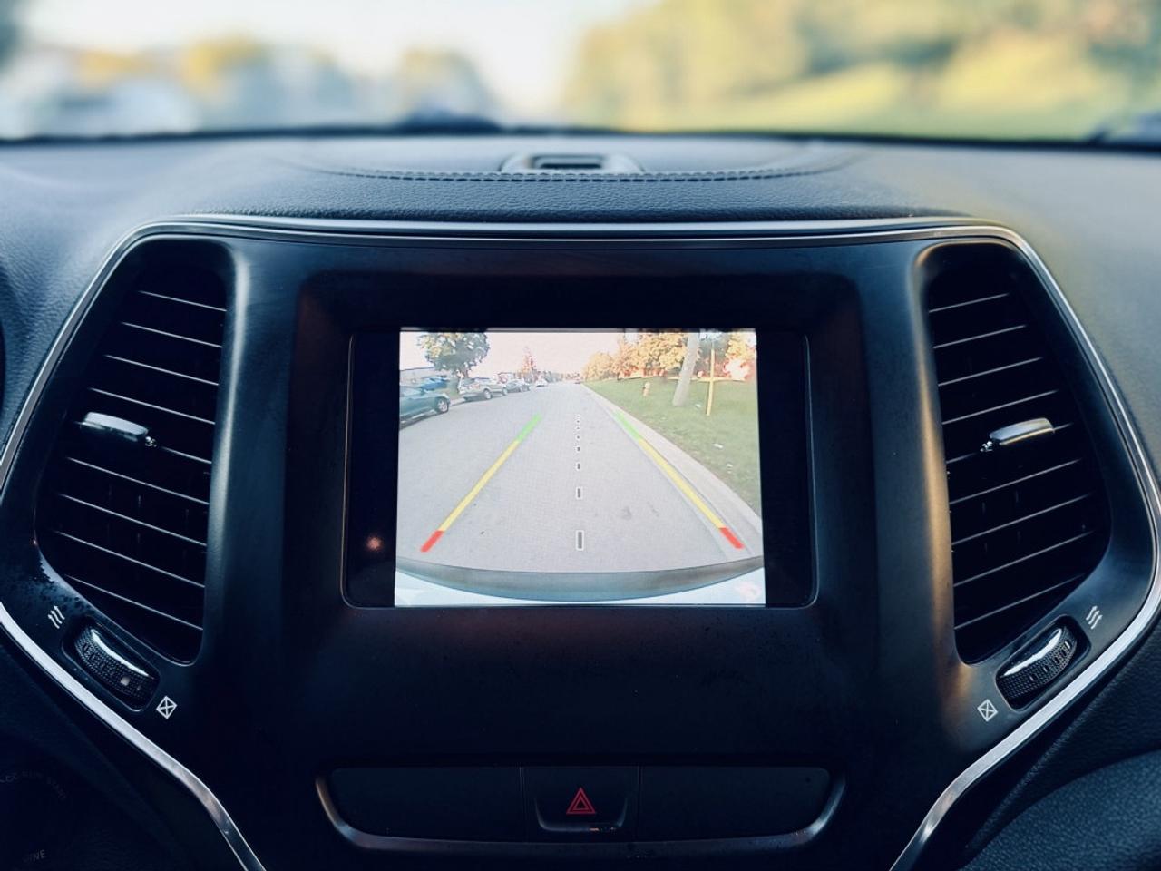 2019 Jeep Cherokee Latitude 4WD Photo