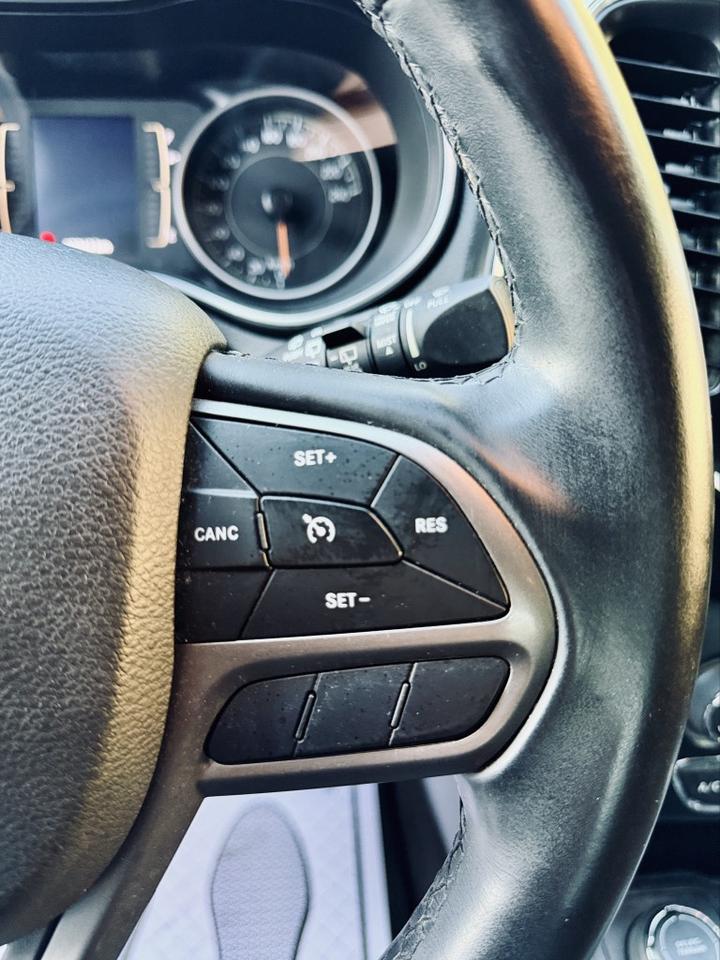 2019 Jeep Cherokee Latitude 4WD Photo