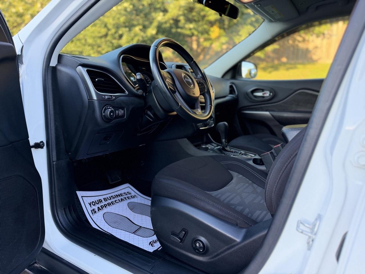 2019 Jeep Cherokee Latitude 4WD Photo