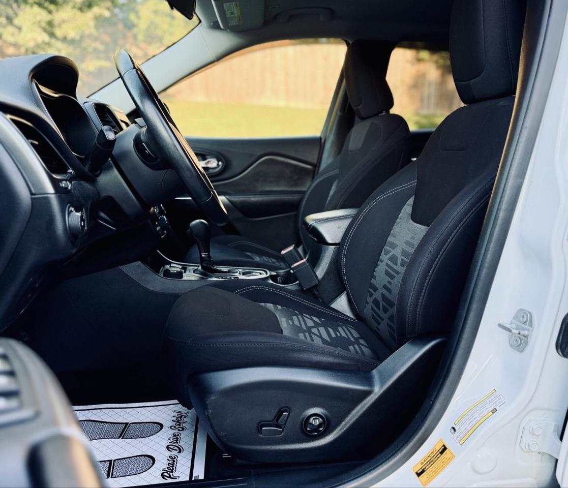 2019 Jeep Cherokee Latitude 4WD Photo