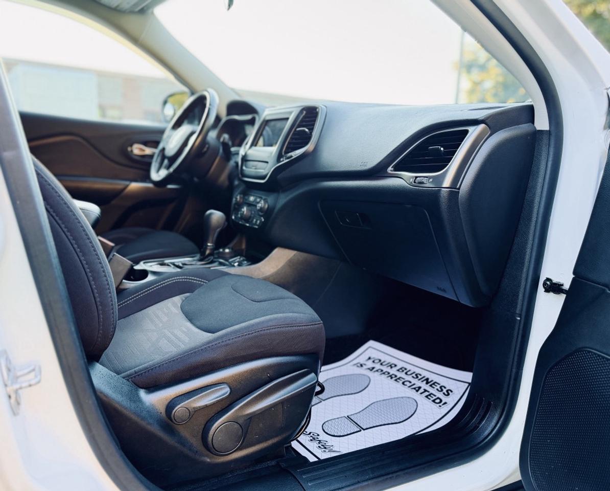 2019 Jeep Cherokee Latitude 4WD Photo