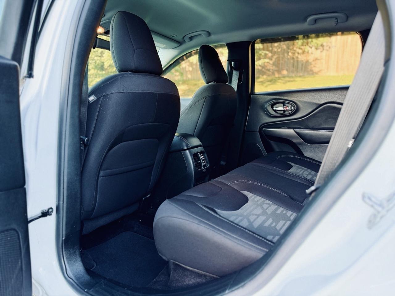 2019 Jeep Cherokee Latitude 4WD Photo