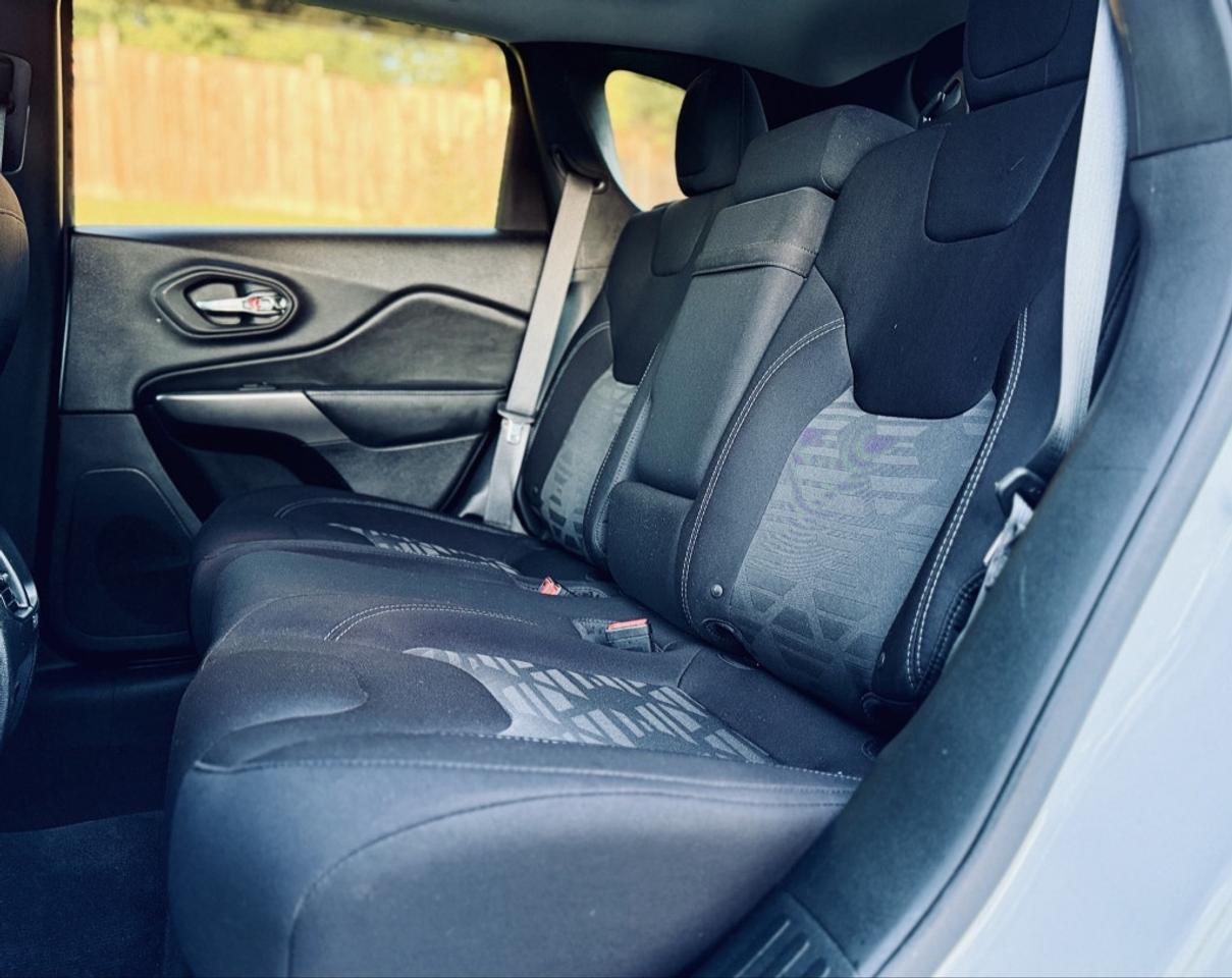 2019 Jeep Cherokee Latitude 4WD Photo