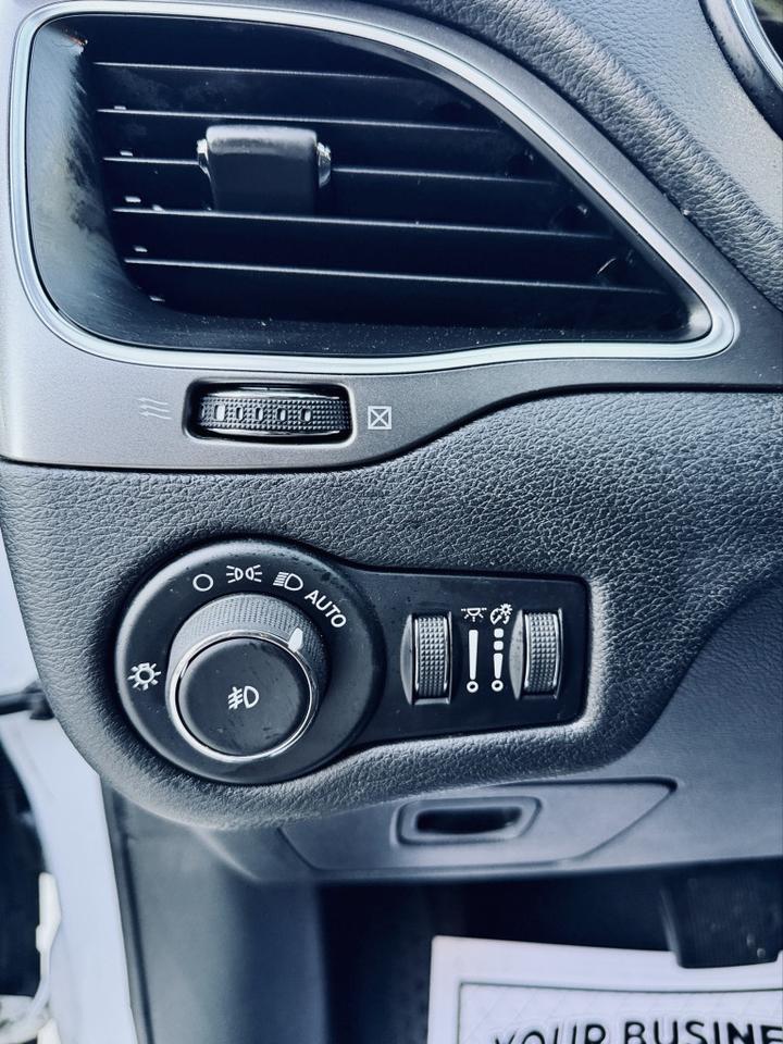 2019 Jeep Cherokee Latitude 4WD Photo